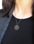 Bild in Galerie-Betrachter laden, Coin Kette | personalisierte Gravur
