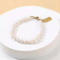 Bild in Galerie-Betrachter laden, Süßwasserperlen Armband mit Love Anhänger