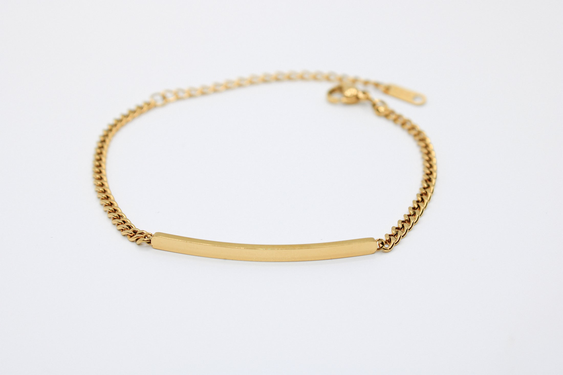 Vergoldetes Armband mit filigranem Plättchen 18 Karat