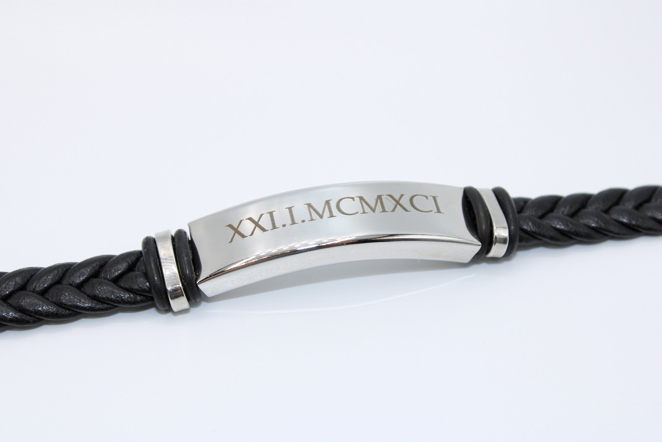 Geflochtenes Herrenarmband | personalisierte Gravur